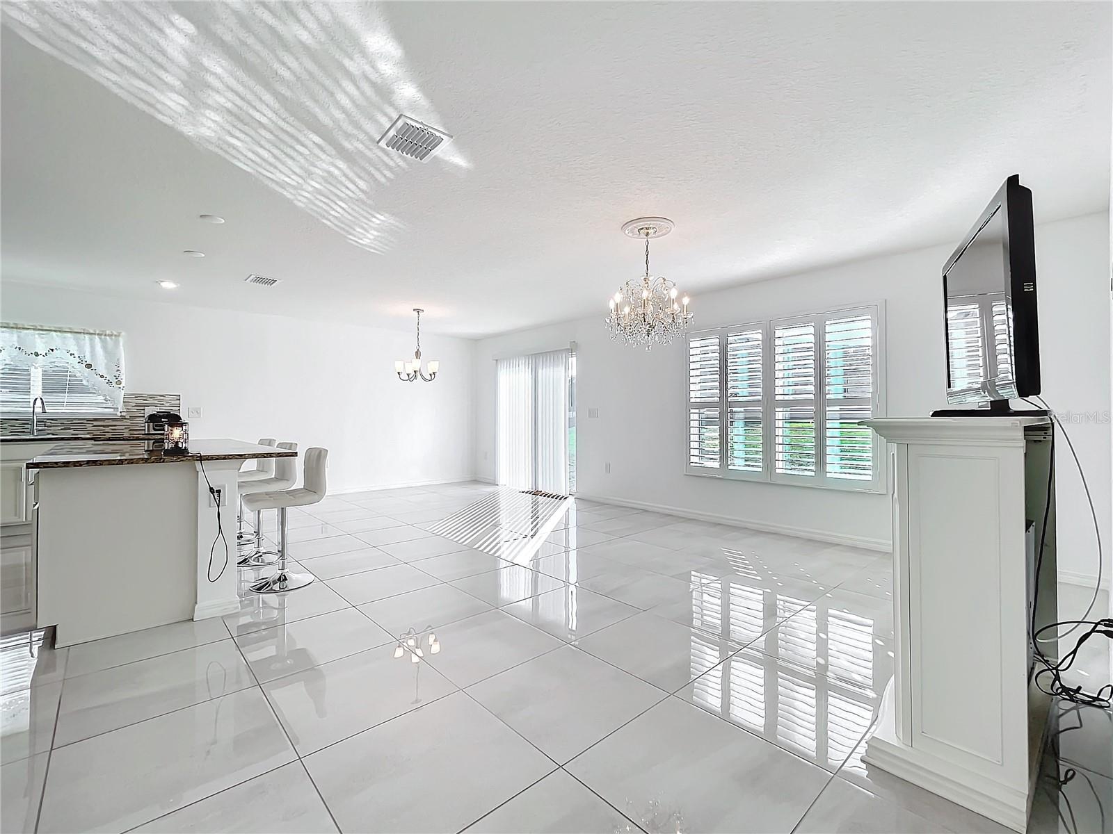 Listing photo id 18 for 2369 Crossandra Street