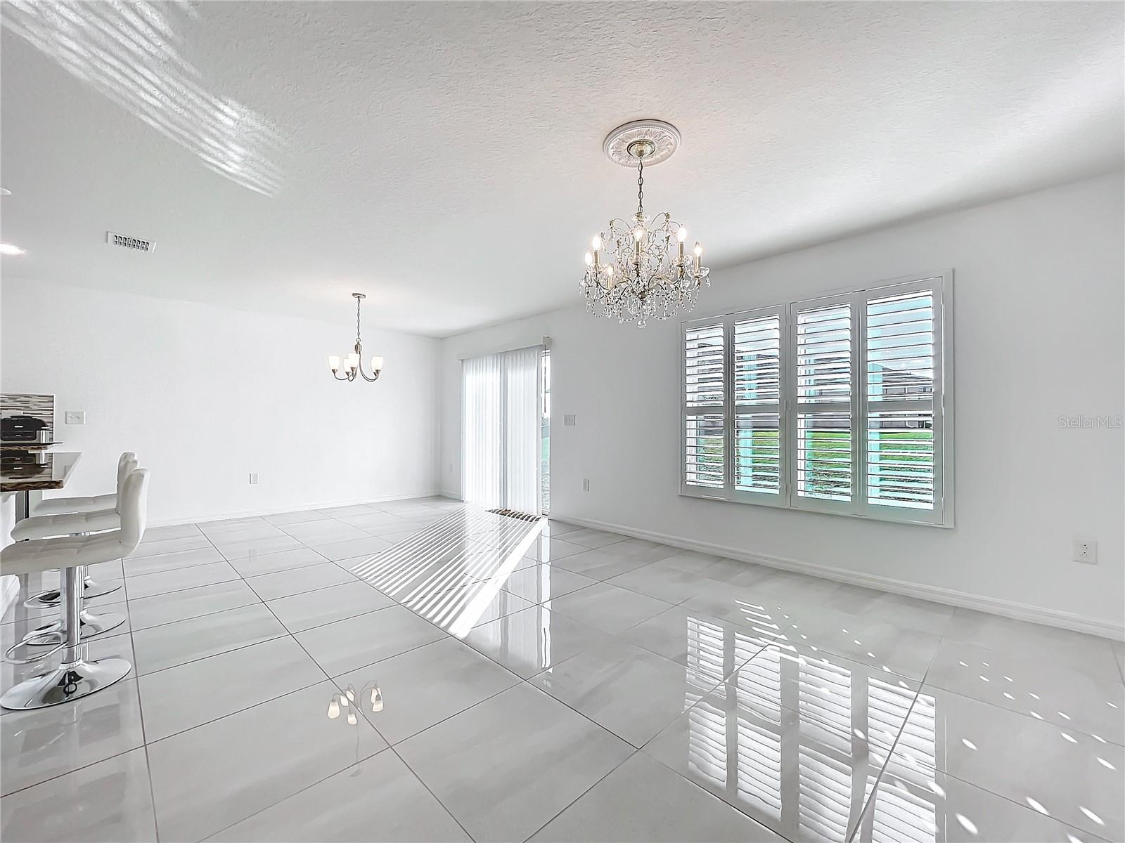 Listing photo id 19 for 2369 Crossandra Street