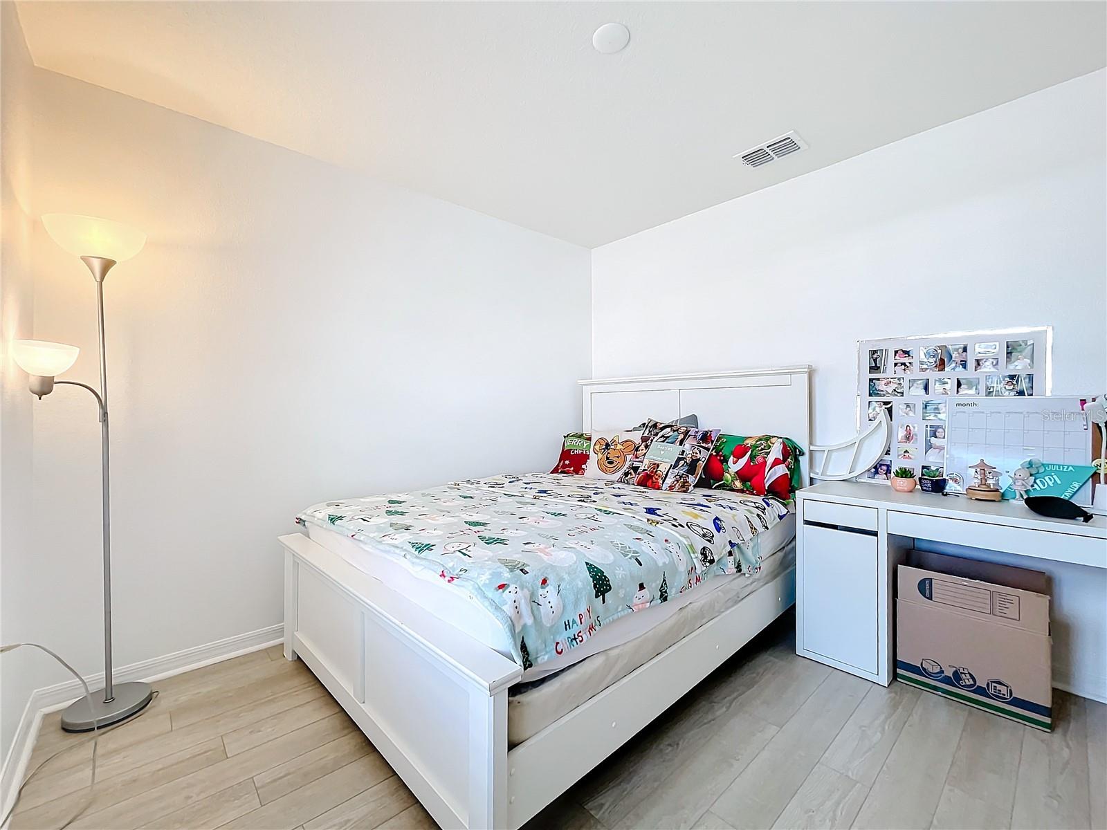Listing photo id 20 for 2369 Crossandra Street
