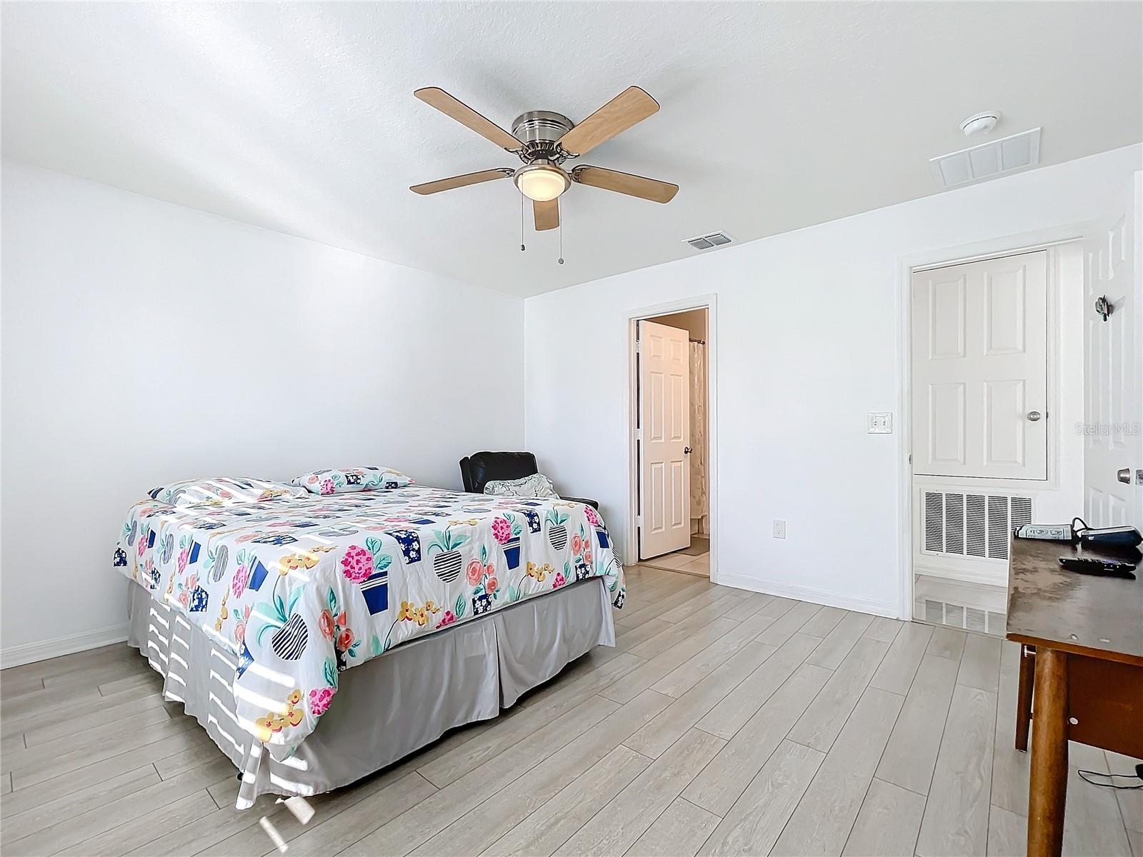 Listing photo id 31 for 2369 Crossandra Street