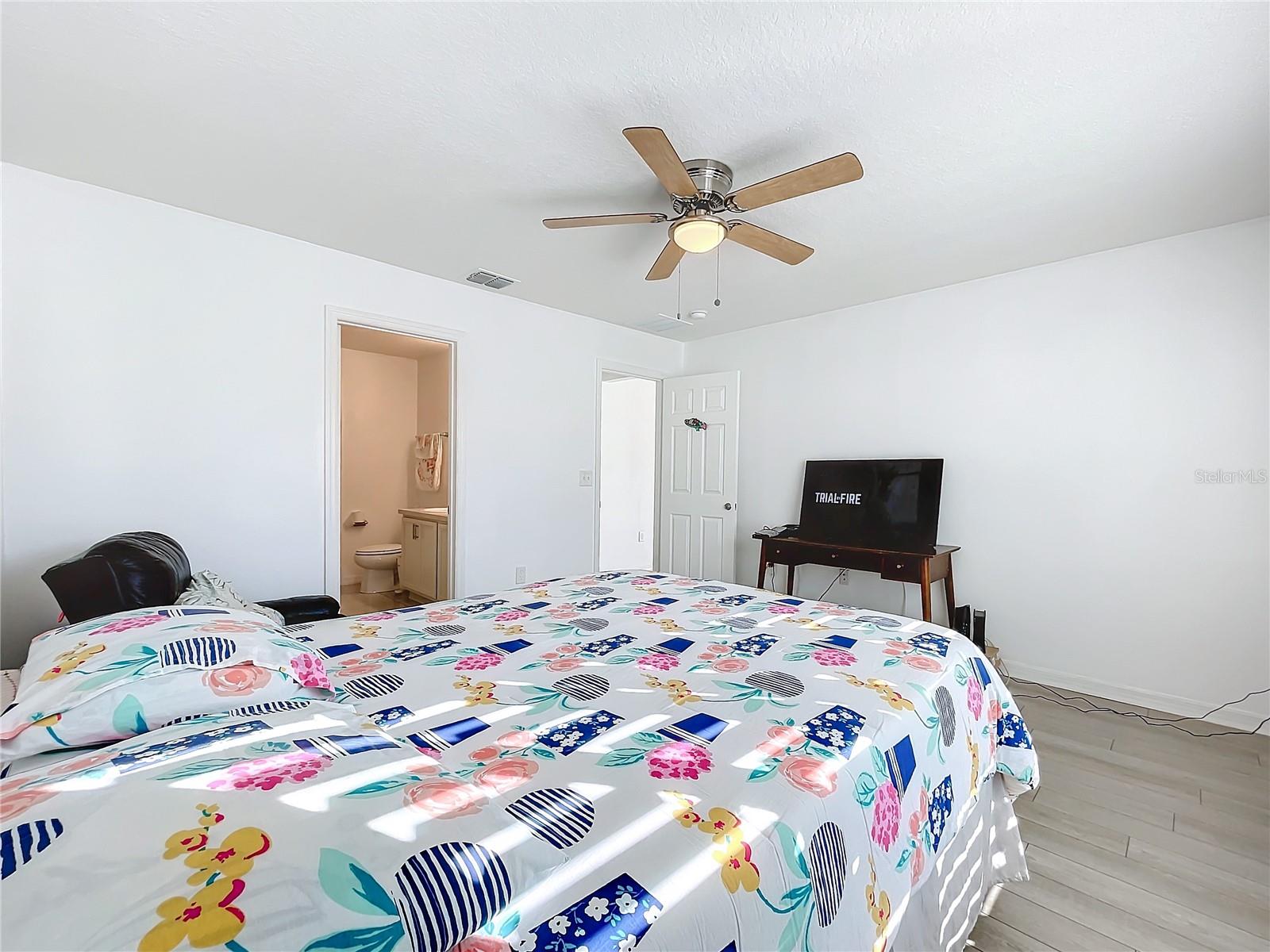 Listing photo id 32 for 2369 Crossandra Street