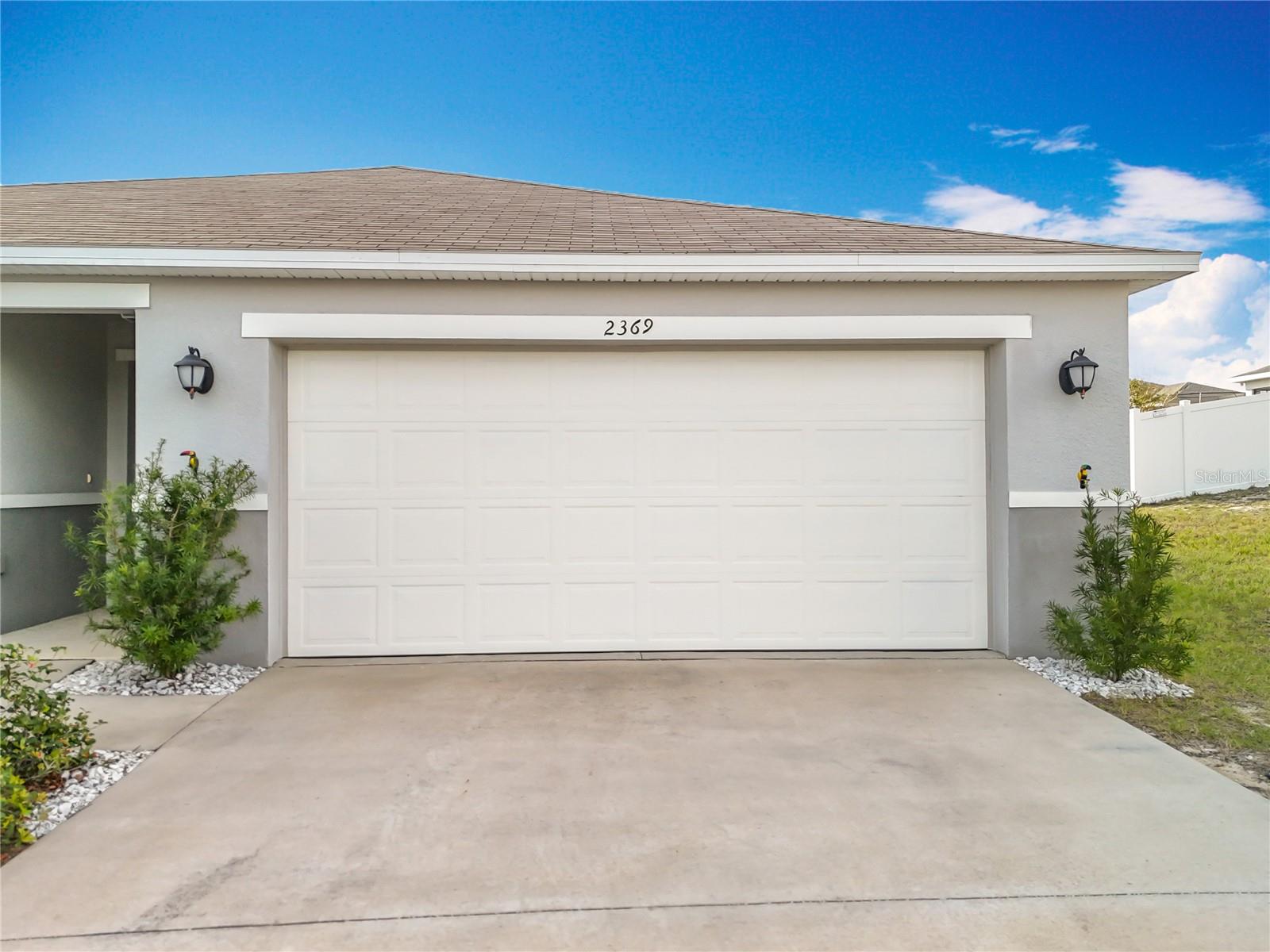 Listing photo id 2 for 2369 Crossandra Street