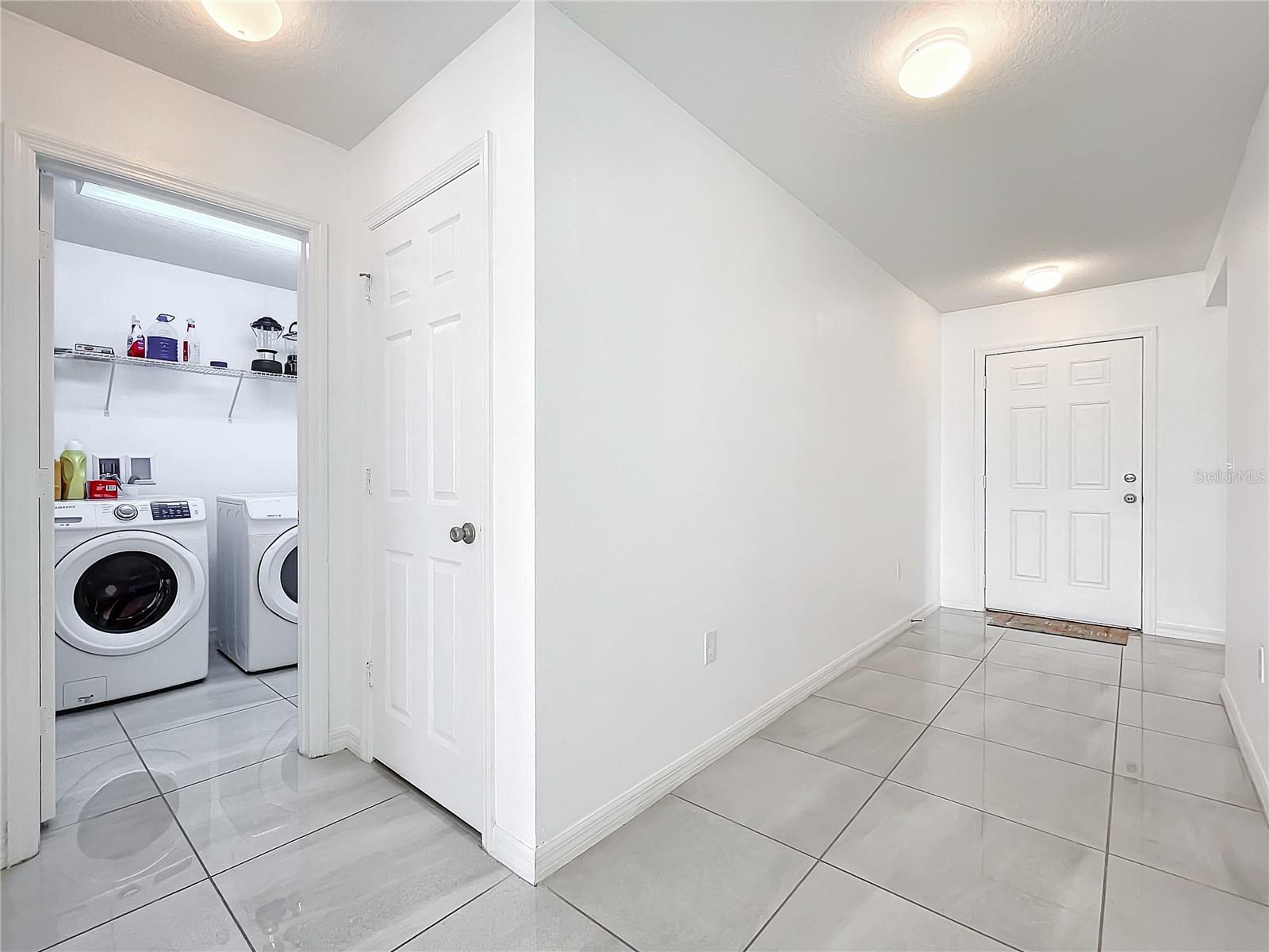 Listing photo id 7 for 2369 Crossandra Street
