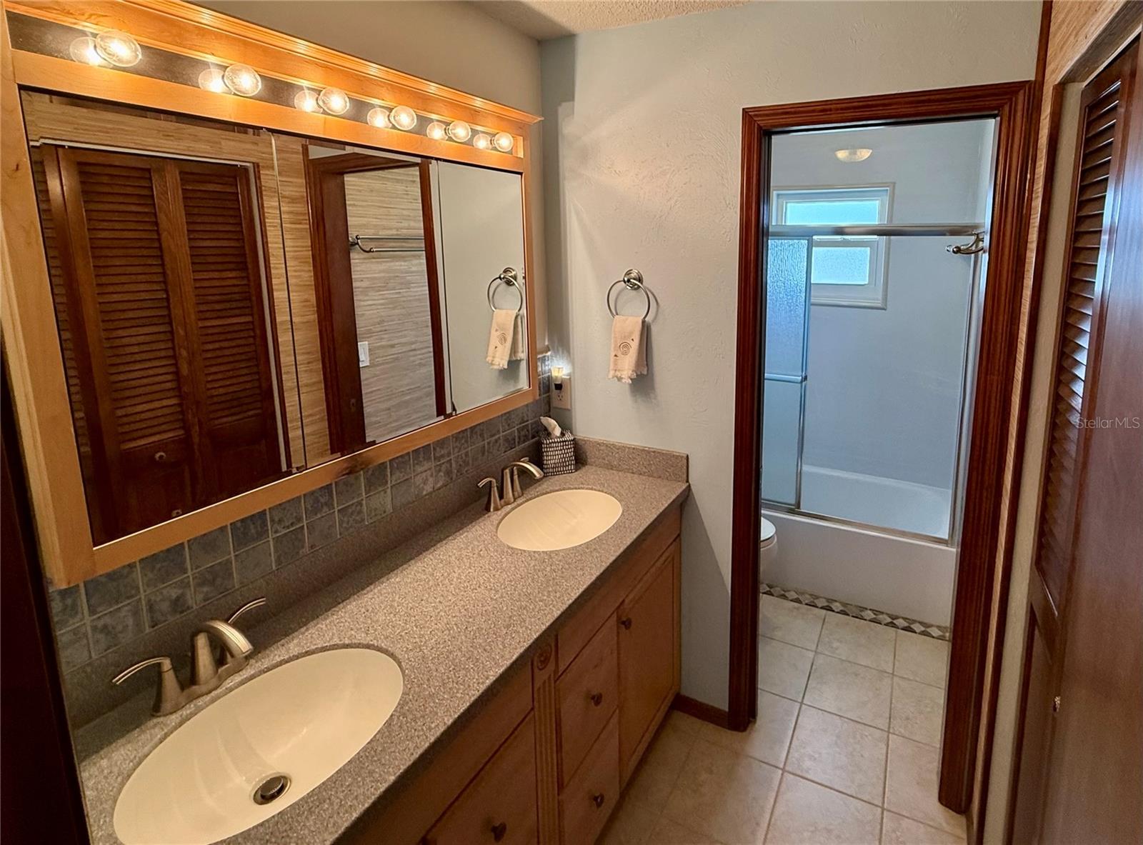 Image 16 of 41 For 468 Ceil Drive
