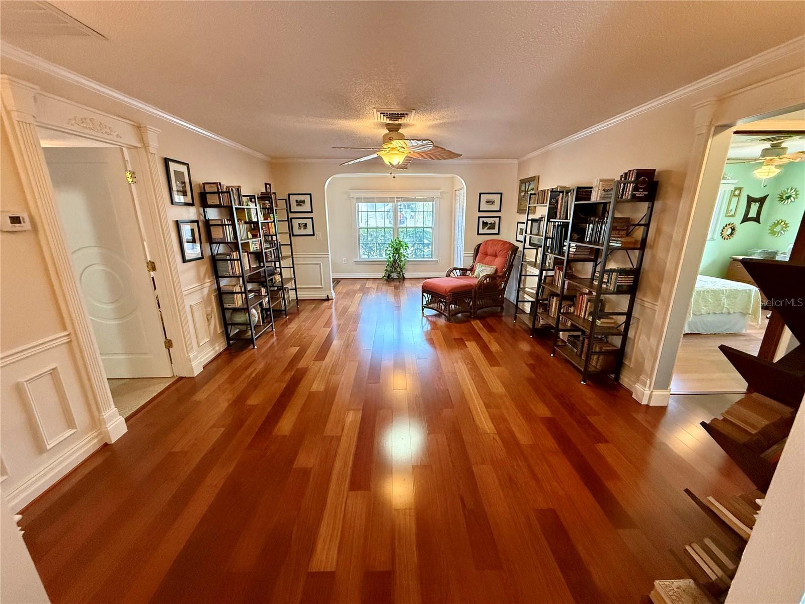 Image 9 of 41 For 468 Ceil Drive