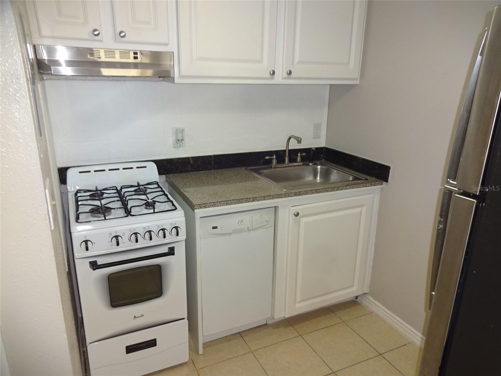 Image 4 of 16 For 128 Water Front Way 160