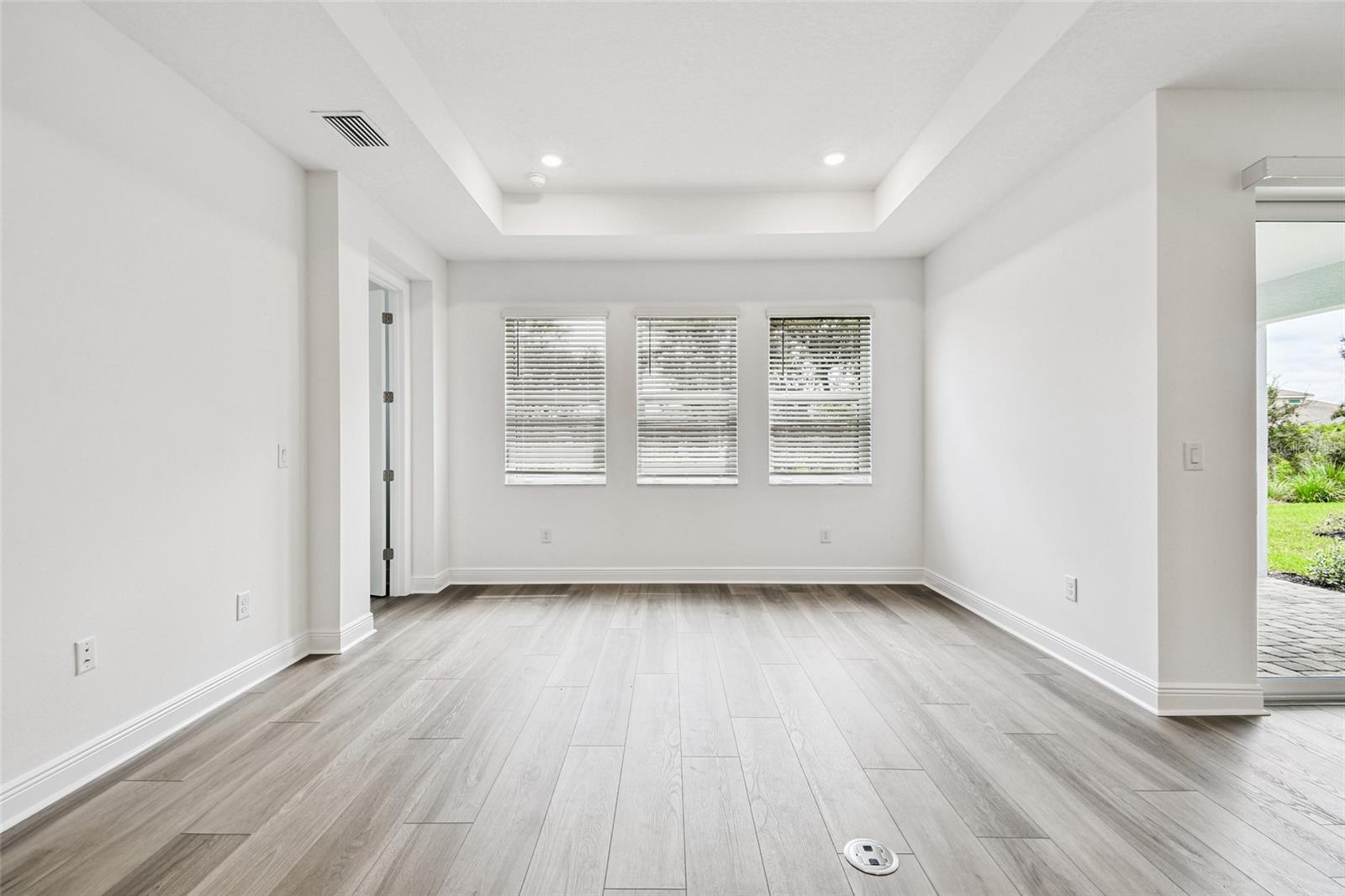 Image 19 of 28 For 17236 Savory Mist Circle