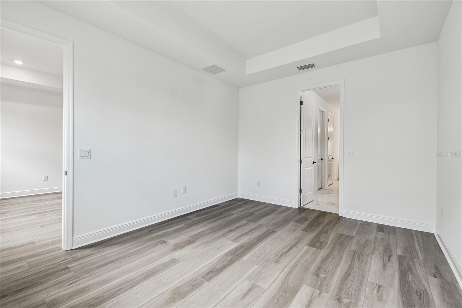 Image 23 of 28 For 17236 Savory Mist Circle