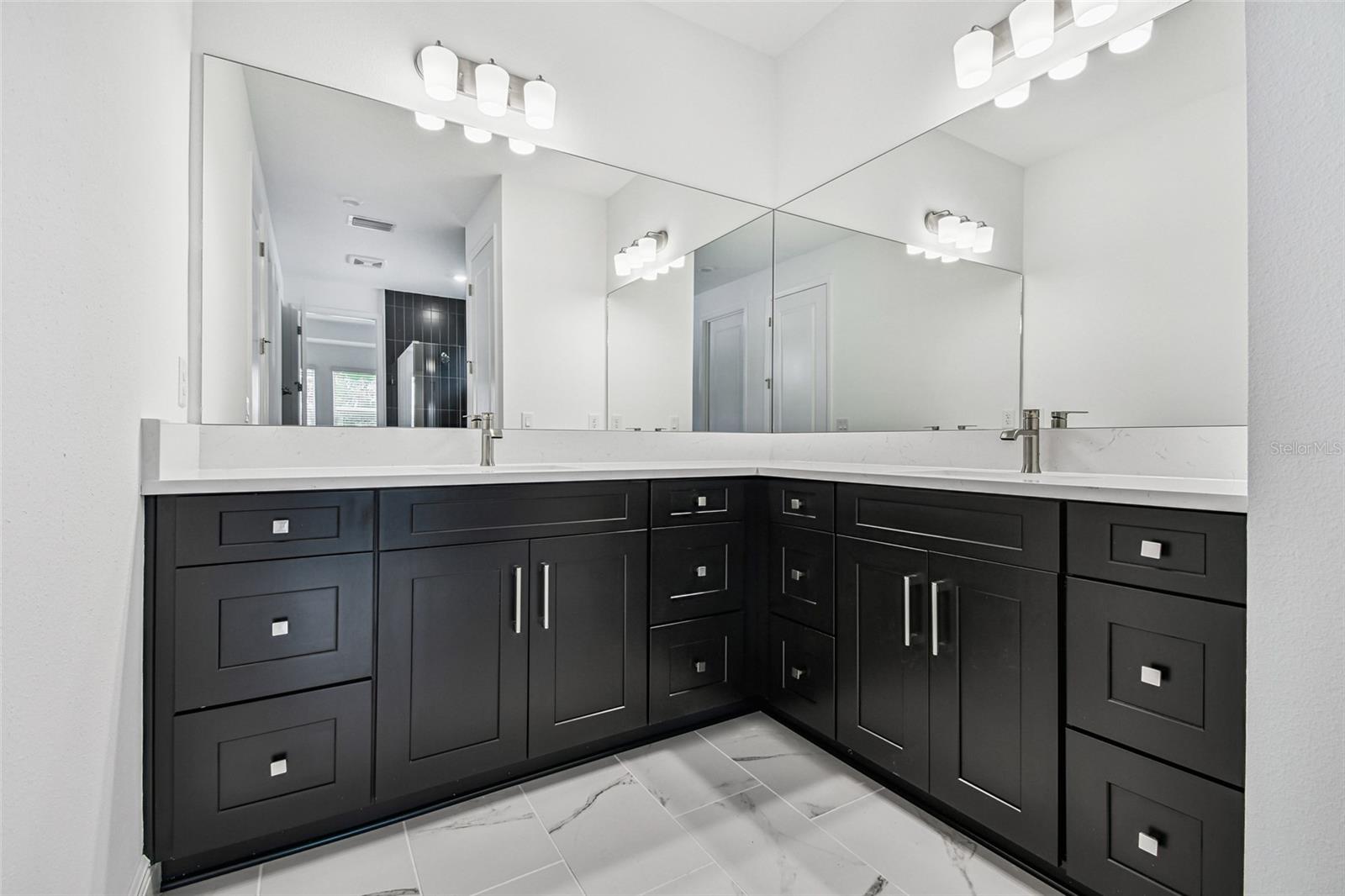 Image 25 of 28 For 17236 Savory Mist Circle