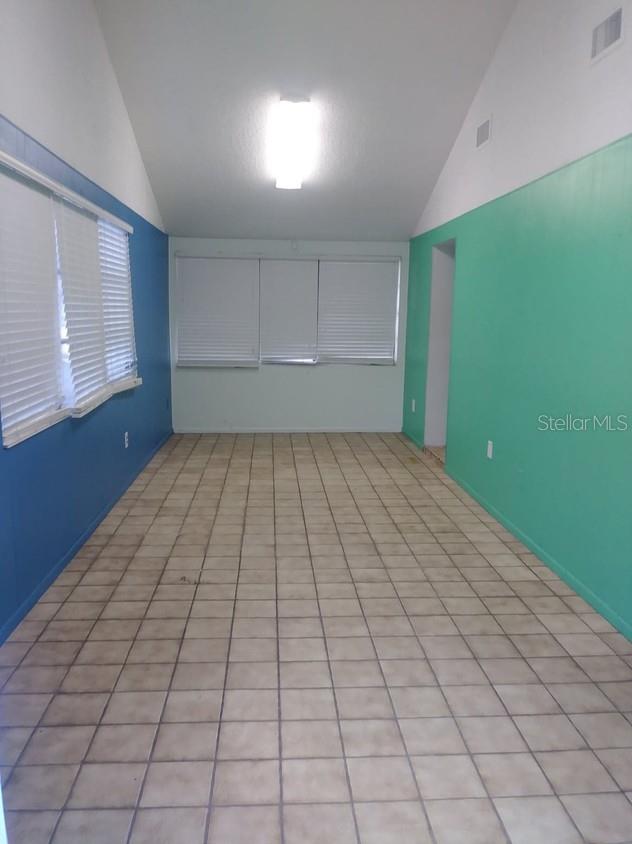 Image 4 of 7 For 2211 Michigan Street