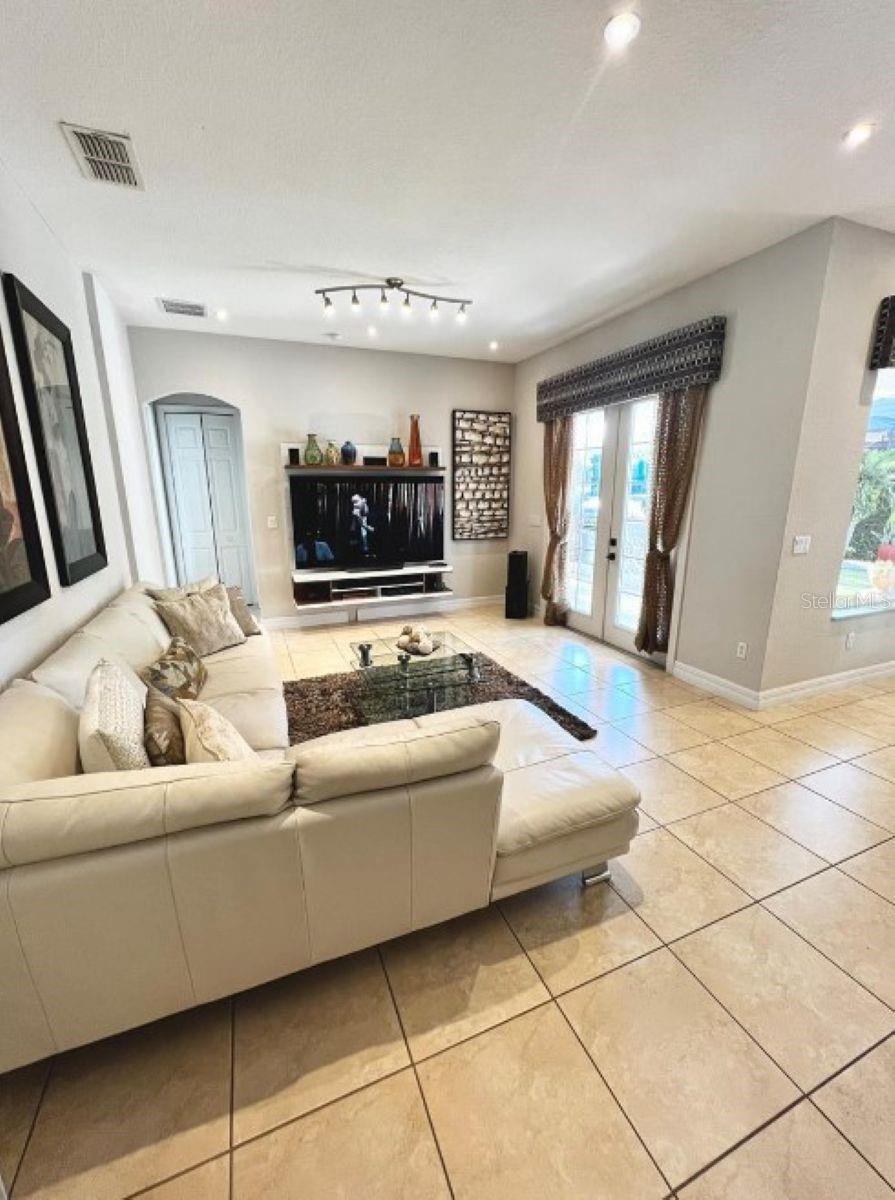 Image 9 of 11 For 2408 Dahlgren Way