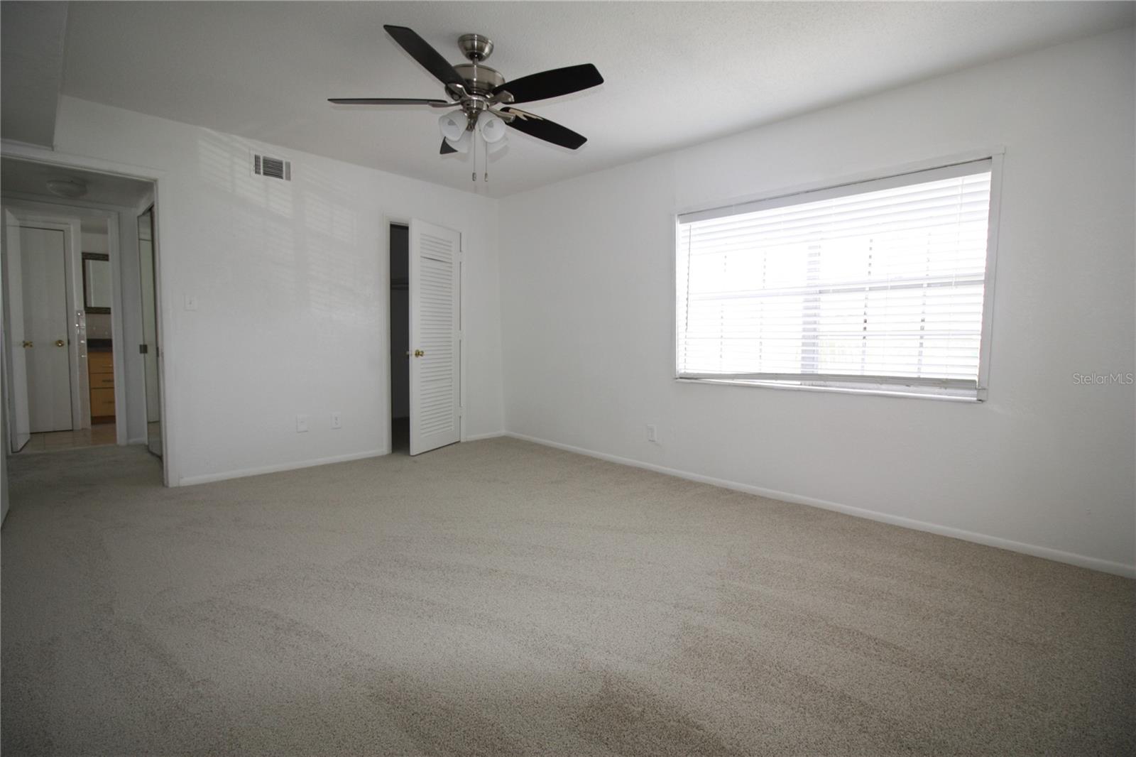 Image 8 of 13 For 1000 Semoran Boulevard 306