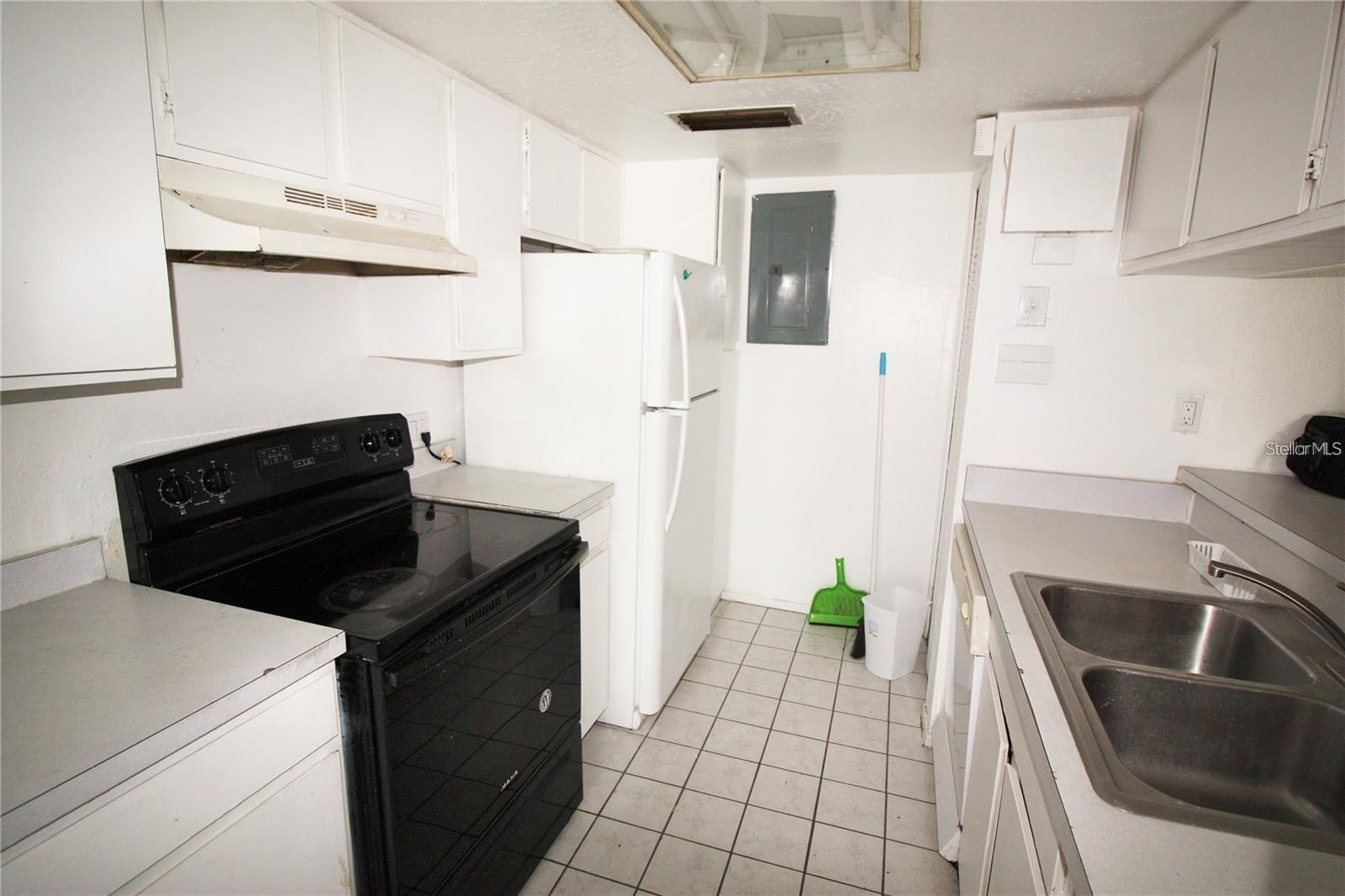 Image 3 of 14 For 2117 Lyme Bay Drive 604