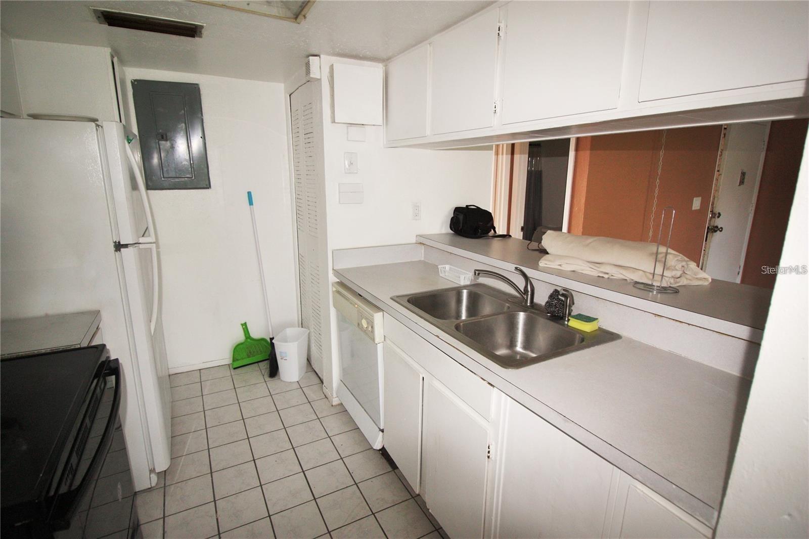 Image 4 of 14 For 2117 Lyme Bay Drive 604