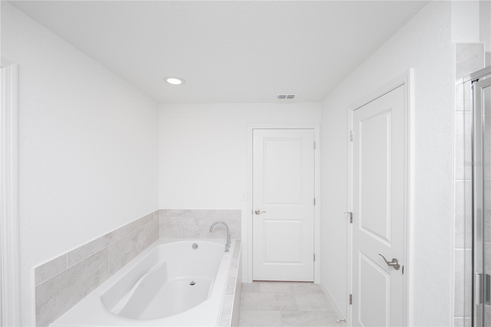 Image 16 of 29 For 989 Lunar Lane