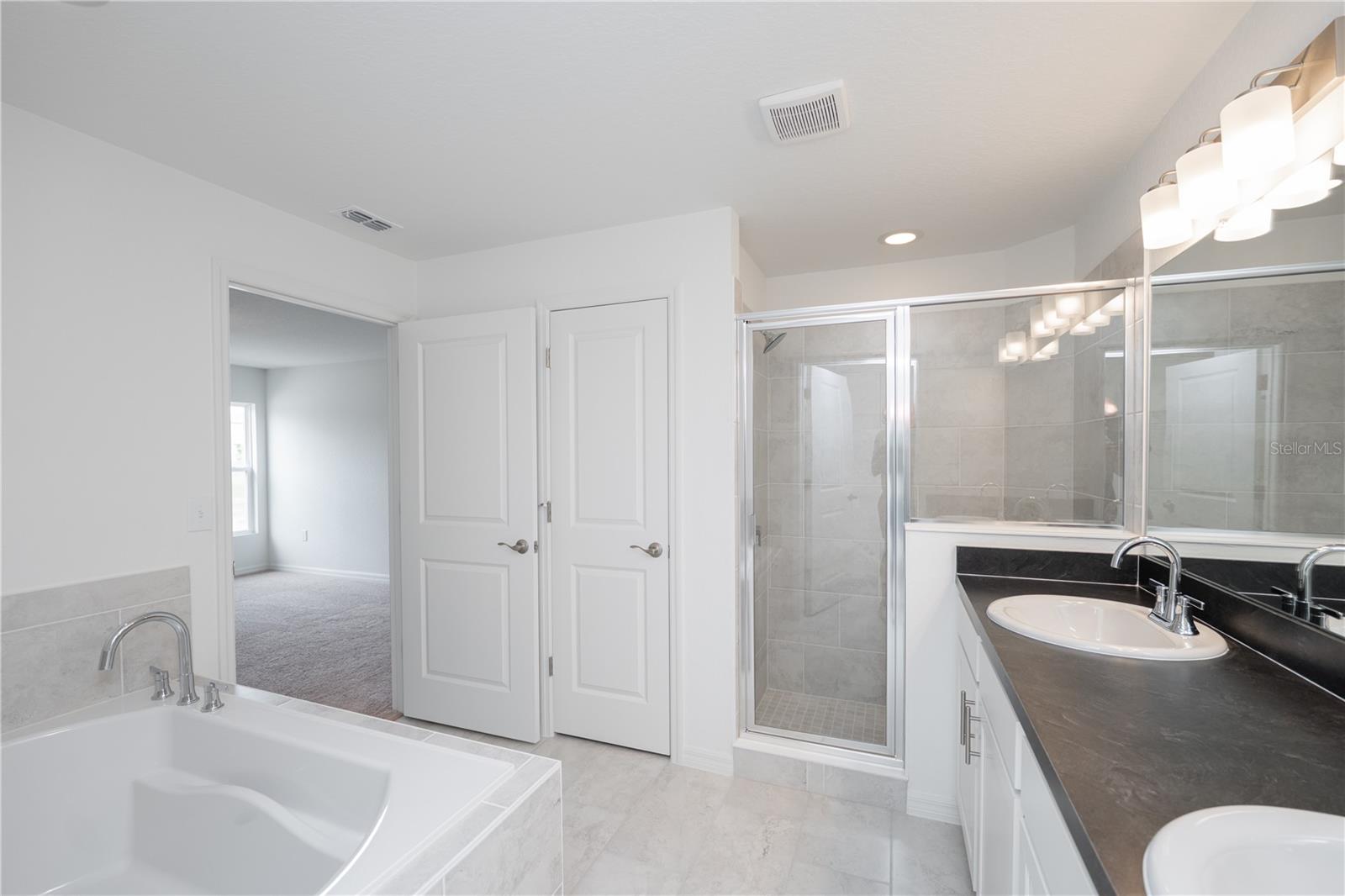 Image 18 of 29 For 989 Lunar Lane