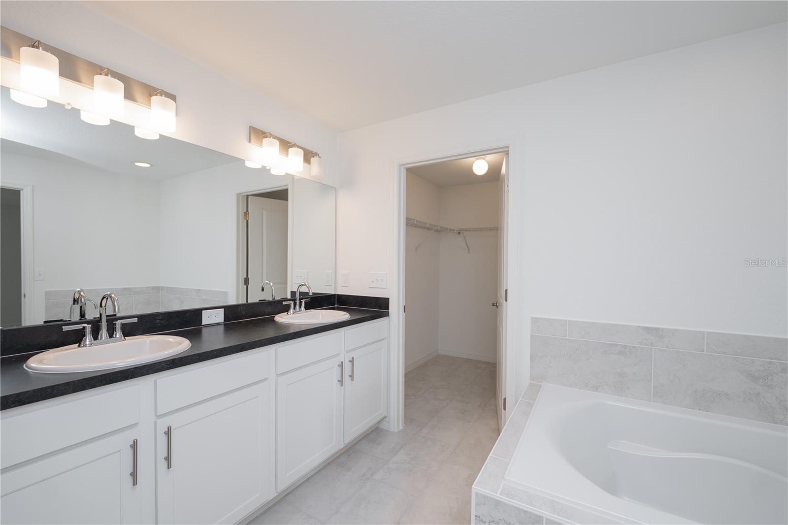Image 19 of 29 For 989 Lunar Lane