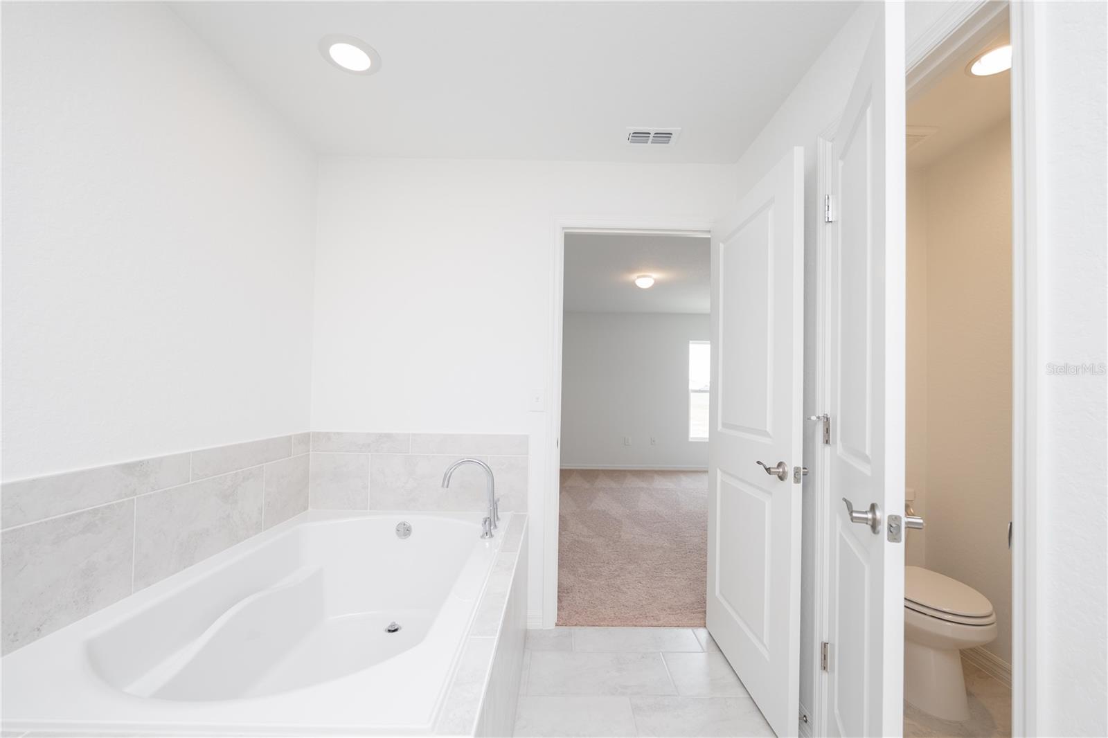 Image 20 of 29 For 989 Lunar Lane