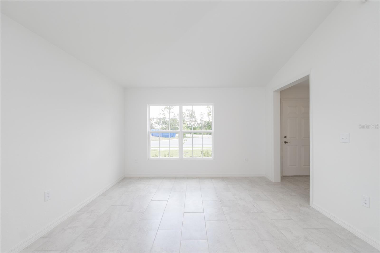 Image 4 of 29 For 989 Lunar Lane