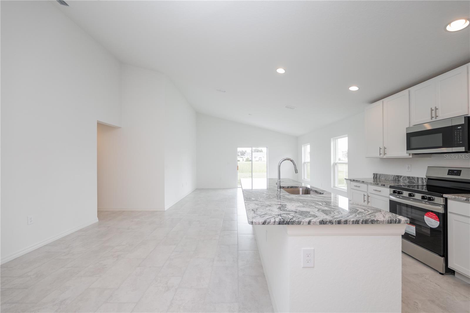 Image 5 of 29 For 989 Lunar Lane