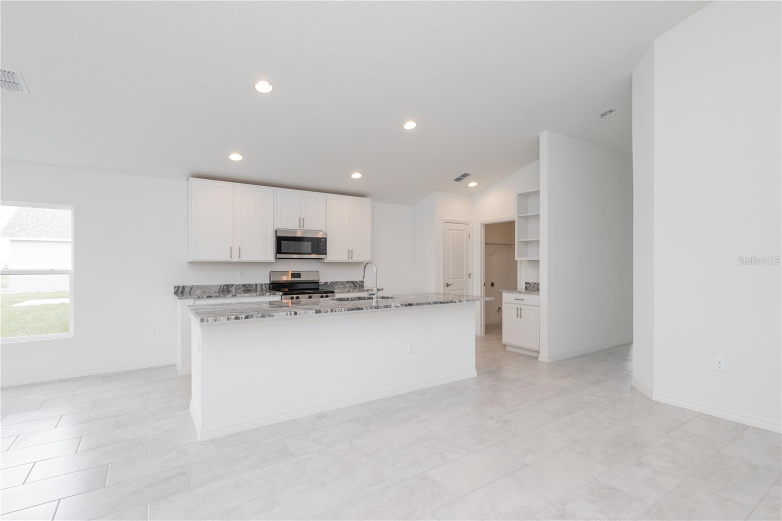 Image 7 of 29 For 989 Lunar Lane