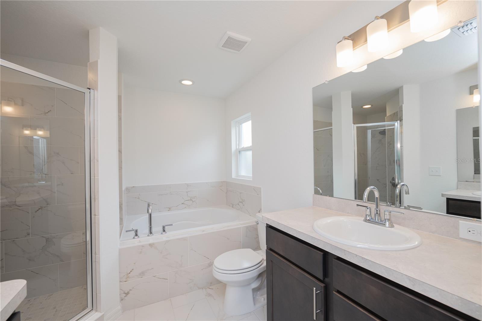 Image 15 of 20 For 985 Lunar Lane