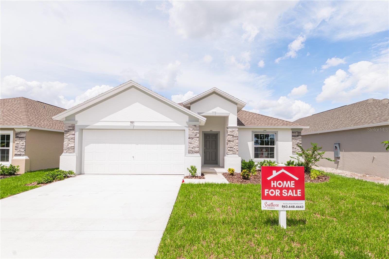 Image 2 of 20 For 985 Lunar Lane