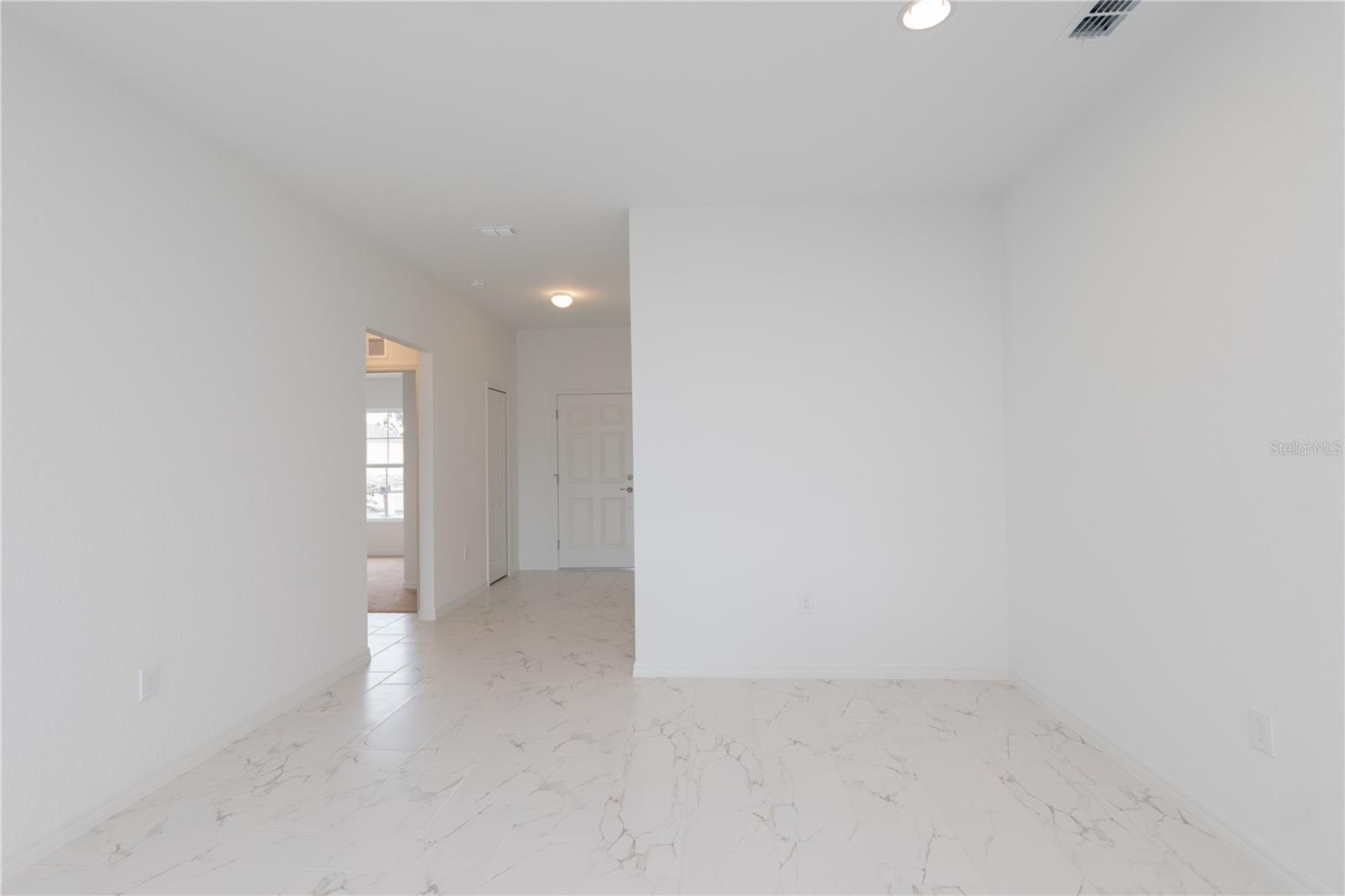 Image 4 of 20 For 985 Lunar Lane