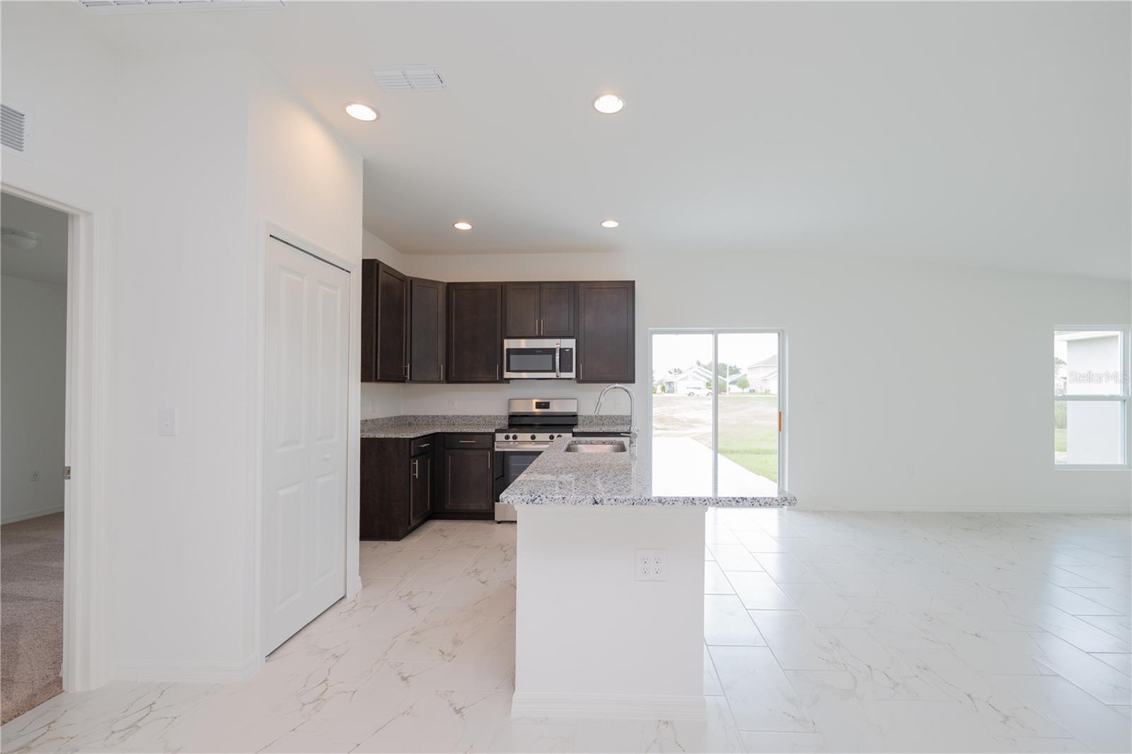 Image 5 of 20 For 985 Lunar Lane