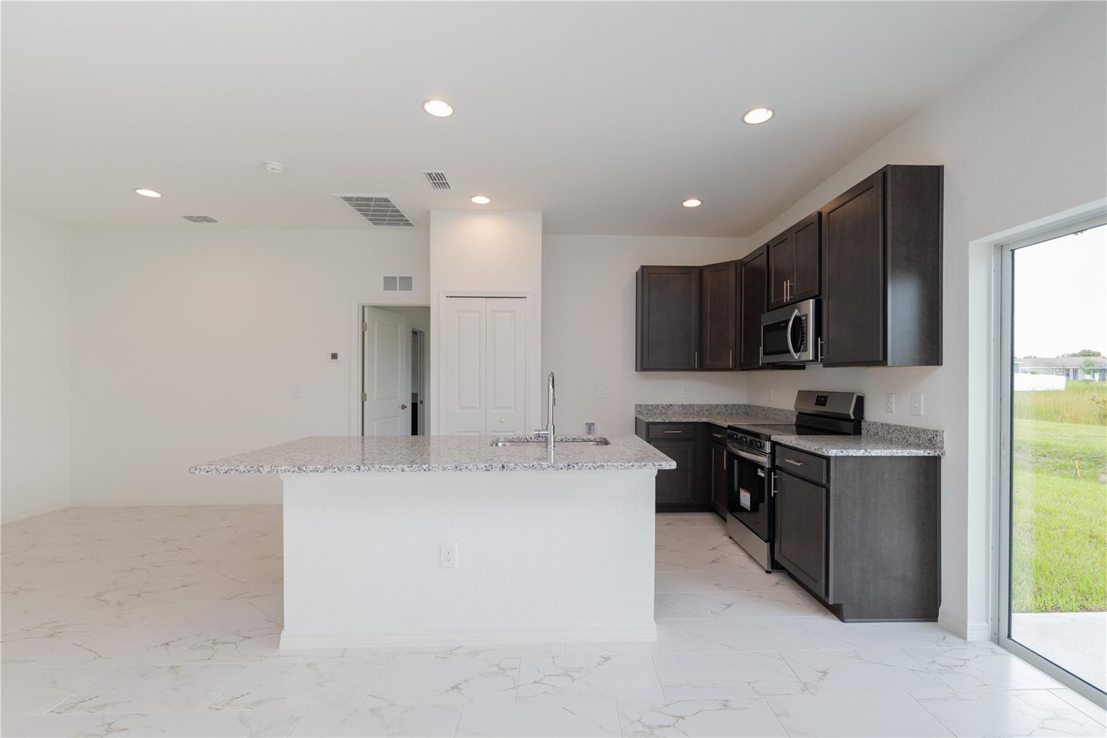 Image 6 of 20 For 985 Lunar Lane