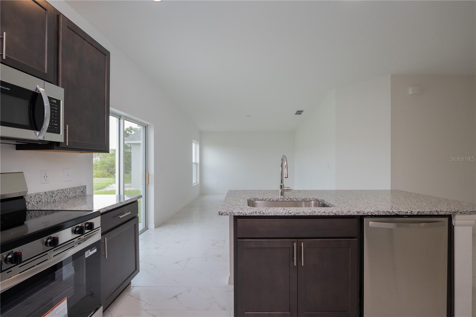 Image 8 of 20 For 985 Lunar Lane