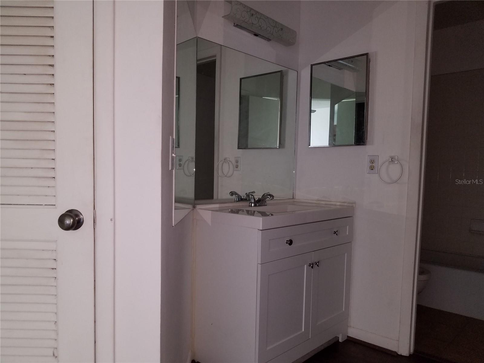 Image 4 of 17 For 4302 Aqua Vista Drive G