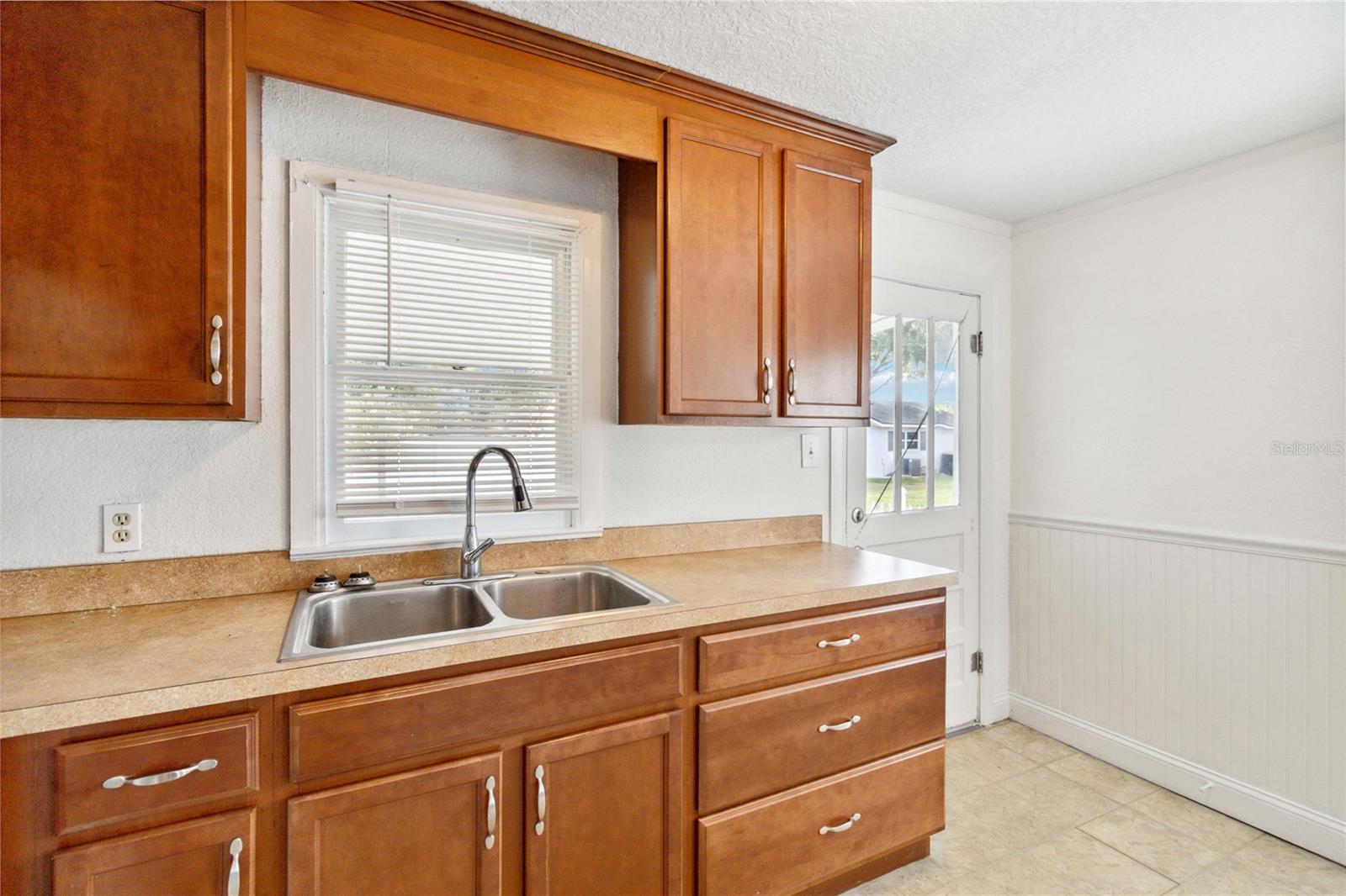Image 12 of 29 For 712 4th Street