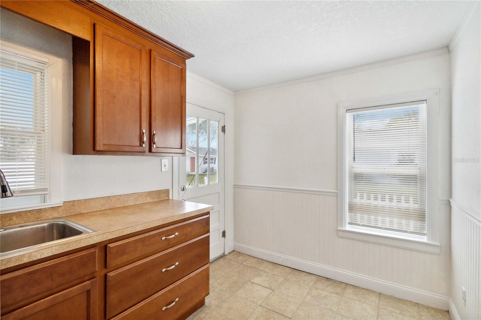 Image 14 of 29 For 712 4th Street