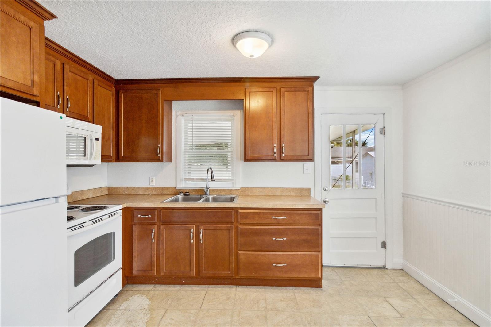 Image 9 of 29 For 712 4th Street