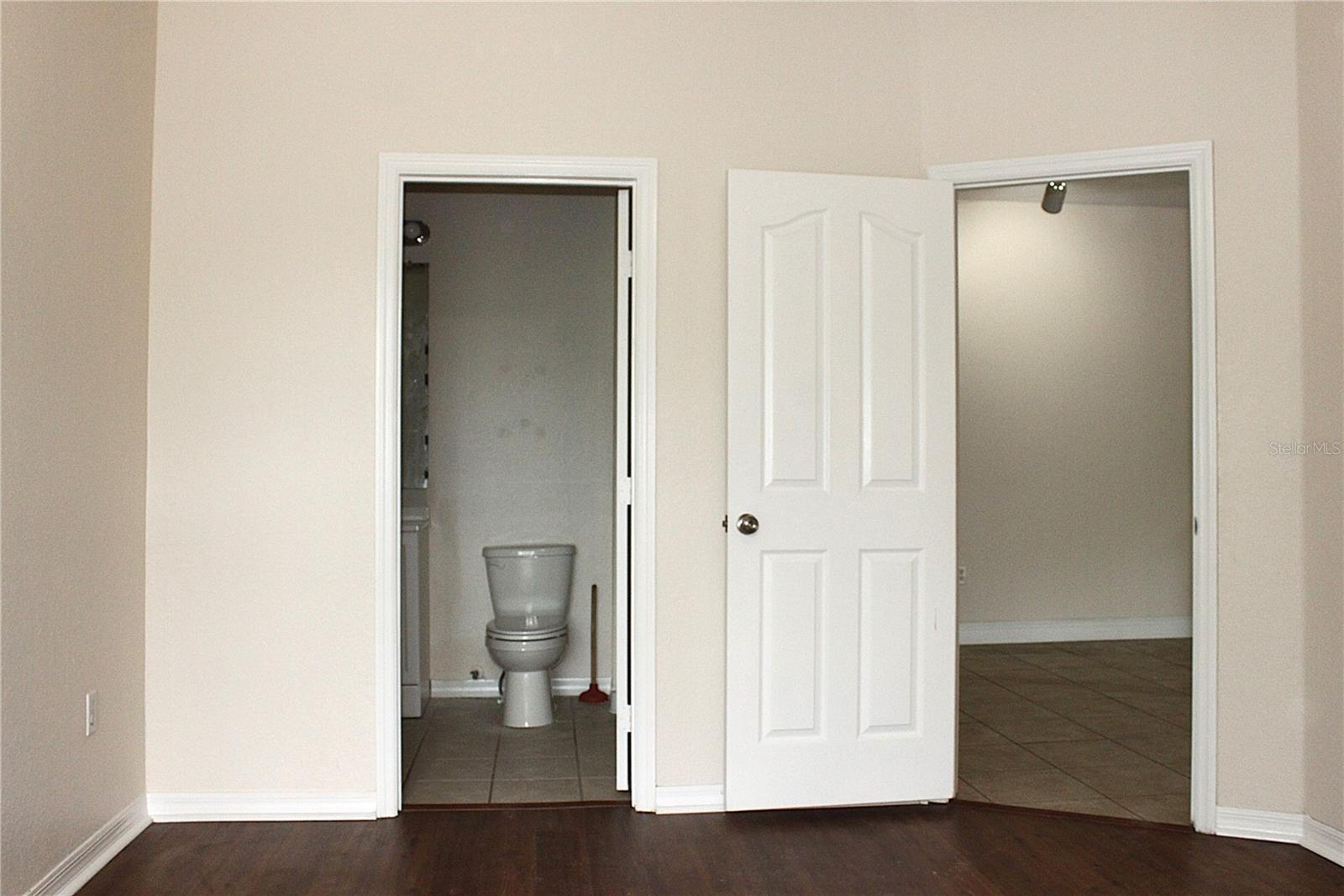 Image 6 of 55 For 5613 Legacy Crescent Place 201