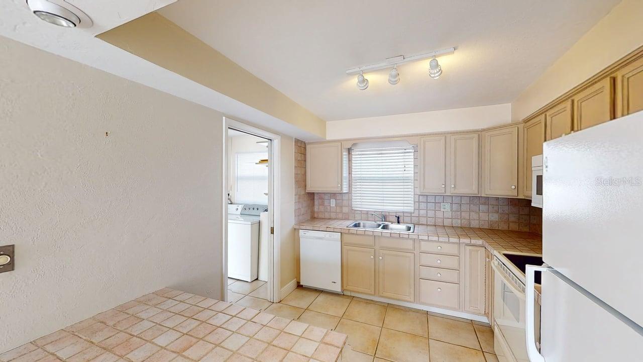 Image 12 of 31 For 2129 Couver Drive