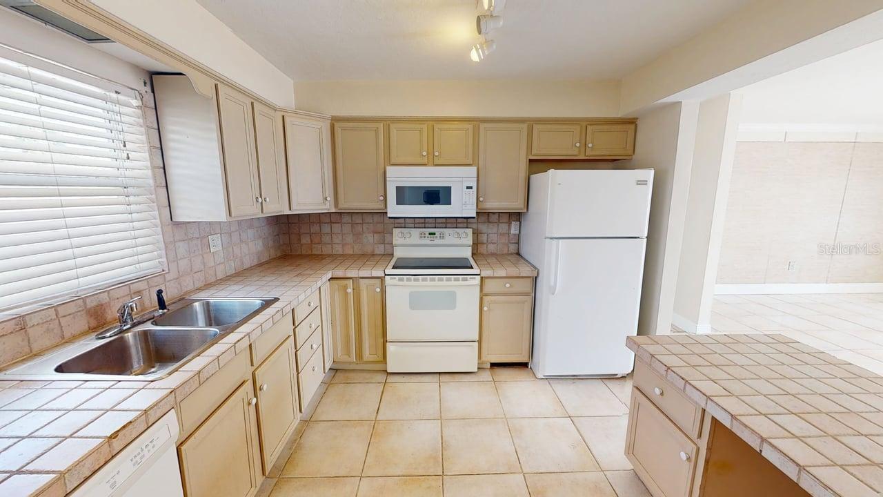 Image 23 of 31 For 2129 Couver Drive
