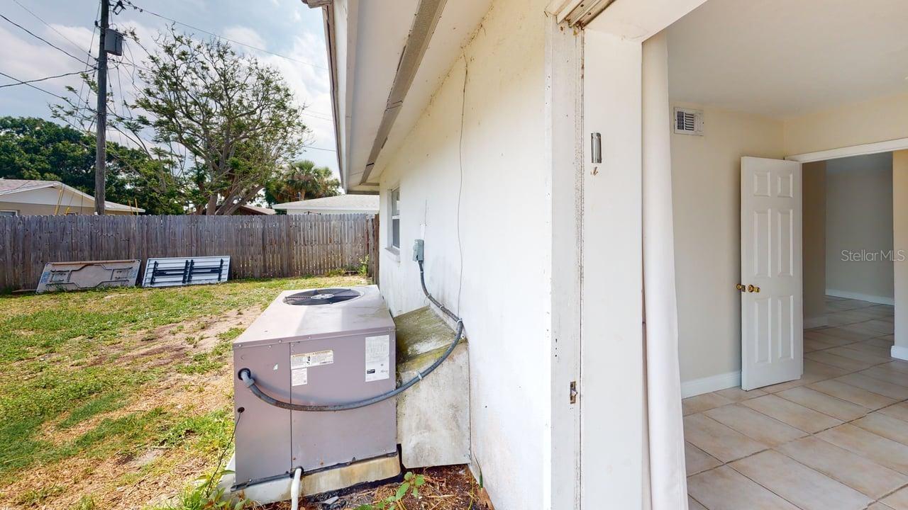 Image 24 of 31 For 2129 Couver Drive