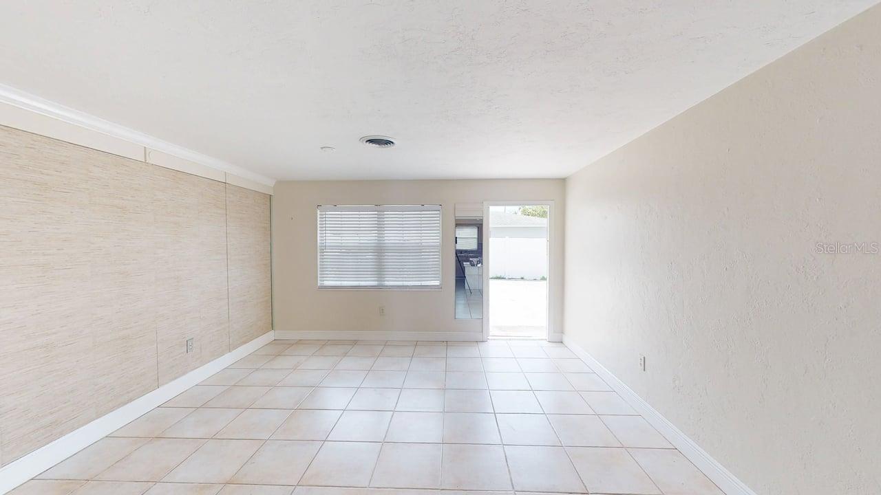 Image 5 of 31 For 2129 Couver Drive