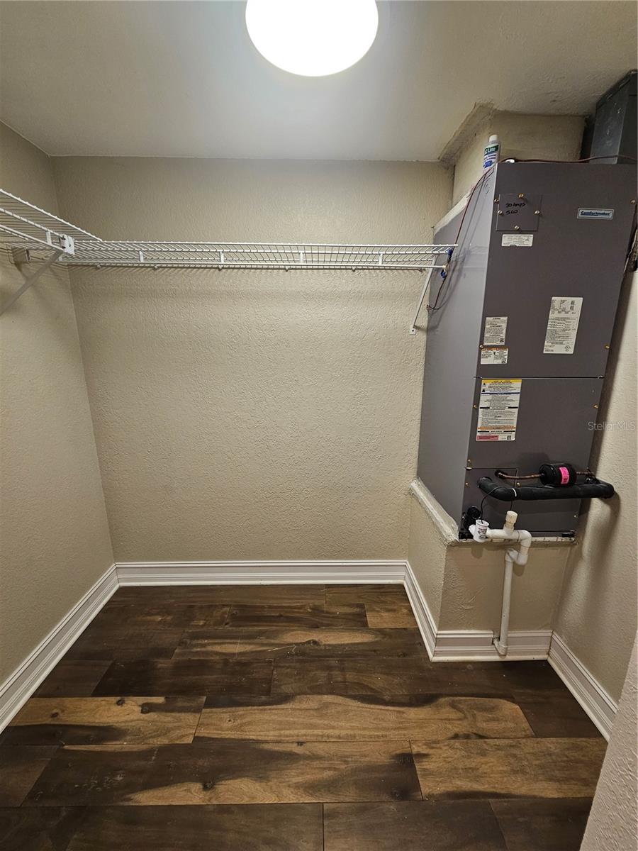 Image 8 of 23 For 4364 Madeira Court 3355