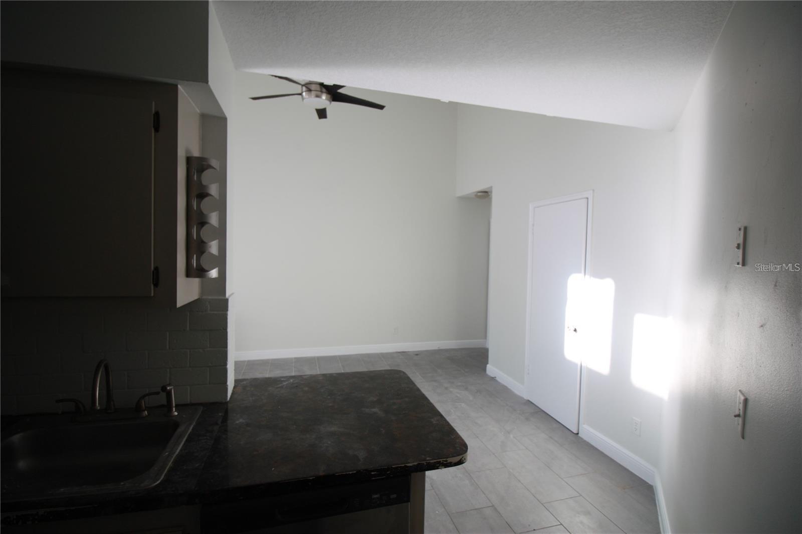Image 6 of 25 For 3927 Atrium Drive 3
