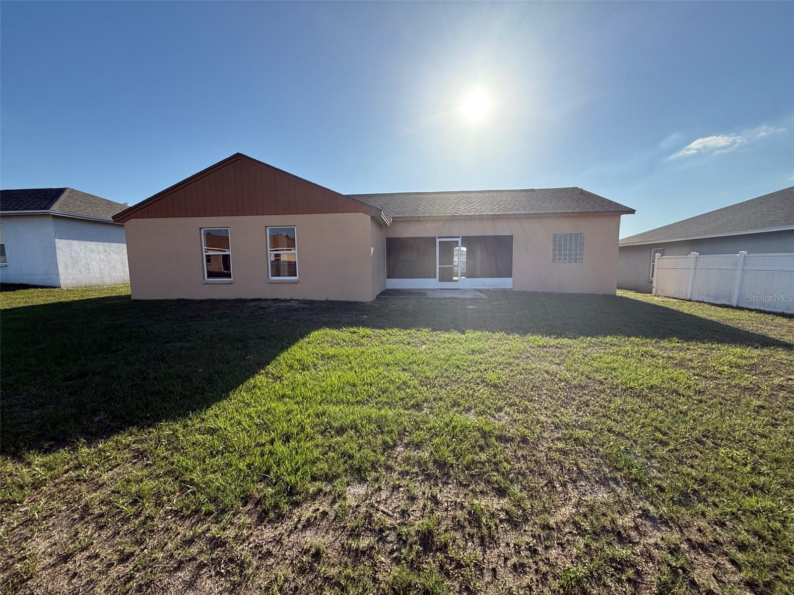 Image 5 of 39 For 6608 Madeira Avenue