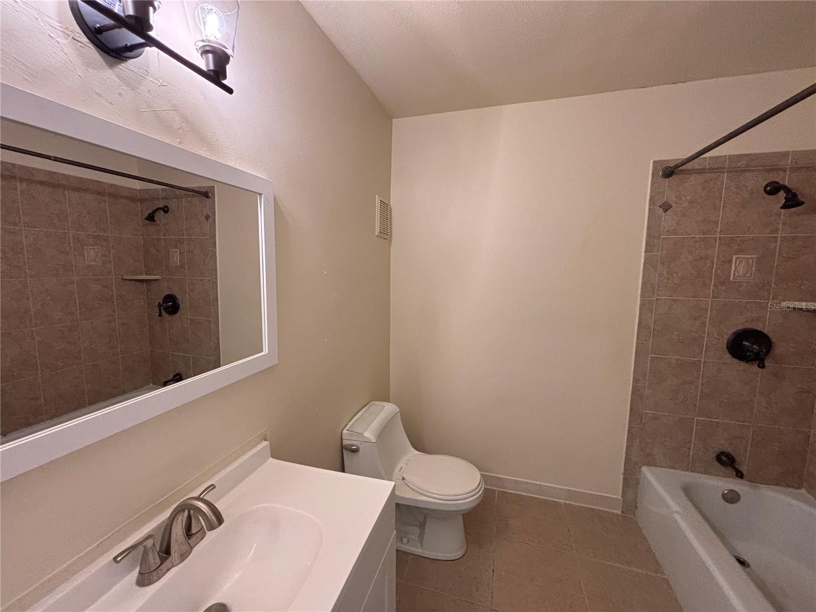 Image 18 of 24 For 4318 Aqua Vista Dr  K