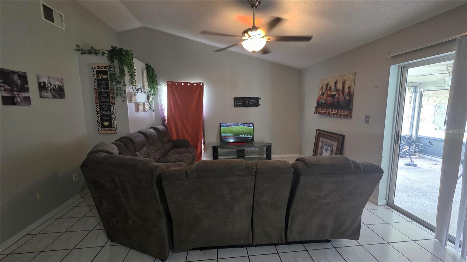 Image 6 of 14 For 303 Silk Oak Drive