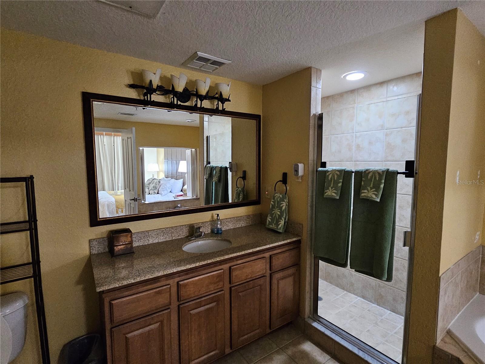 Image 20 of 32 For 12527 Floridays Resort Drive 406-e