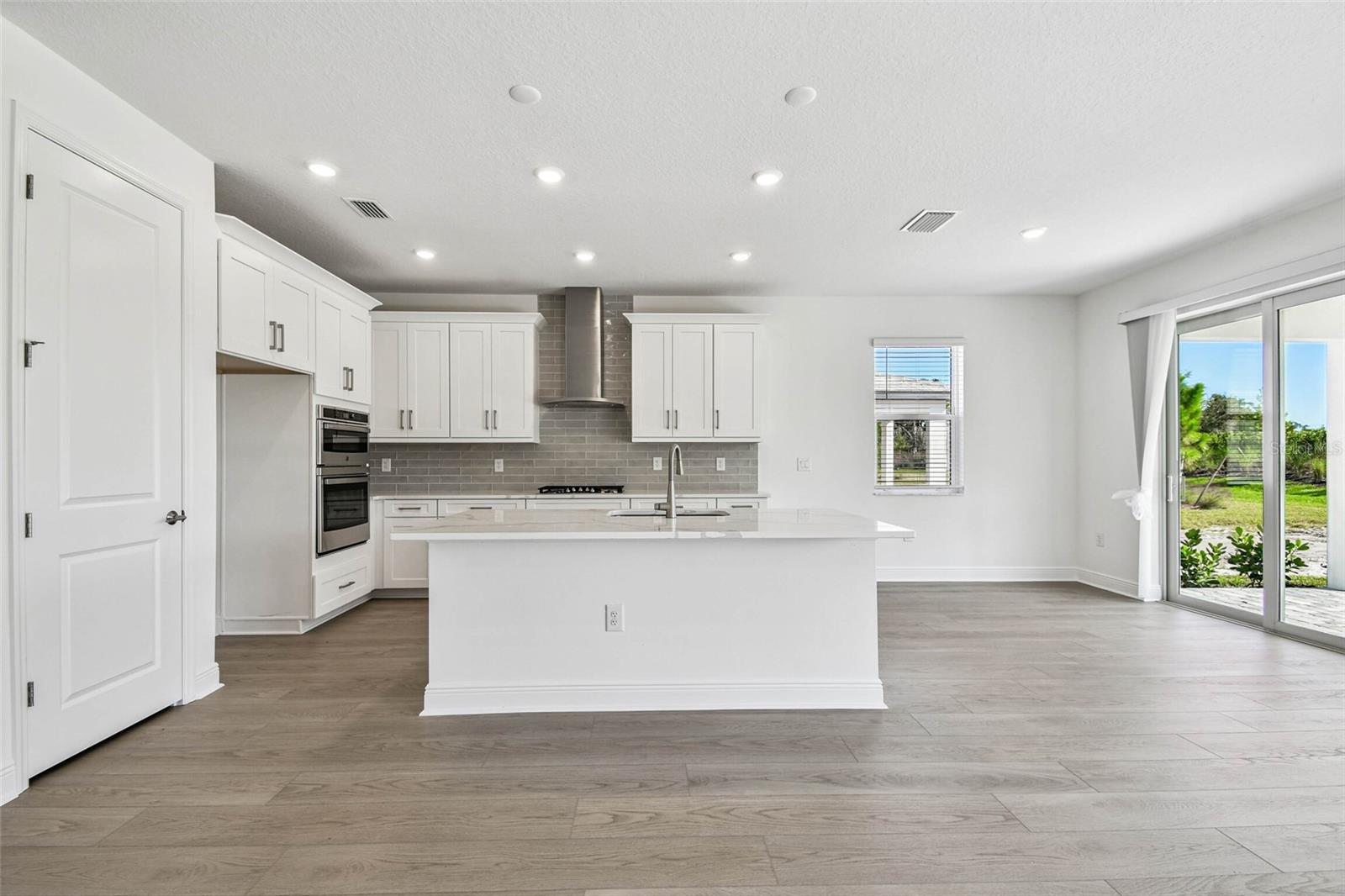 Image 6 of 32 For 7566 Seahawk Avenue