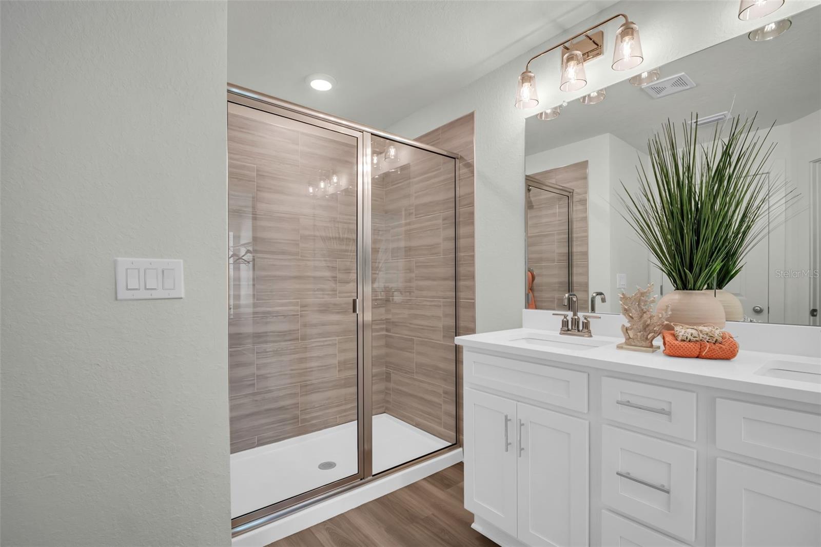 Image 18 of 27 For 13978 Emerald Fields Drive