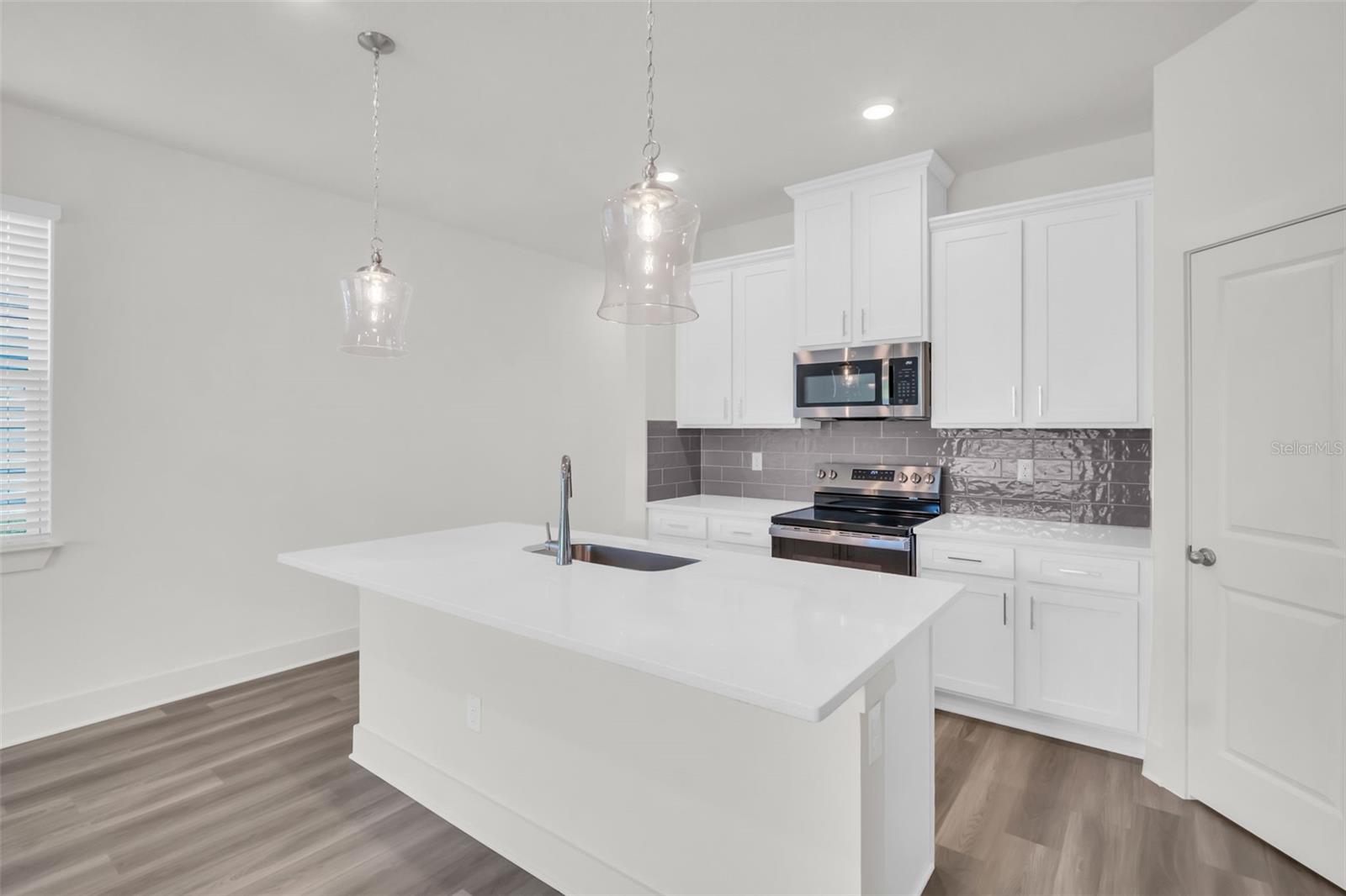 Image 13 of 30 For 7963 Chandler Lake Court