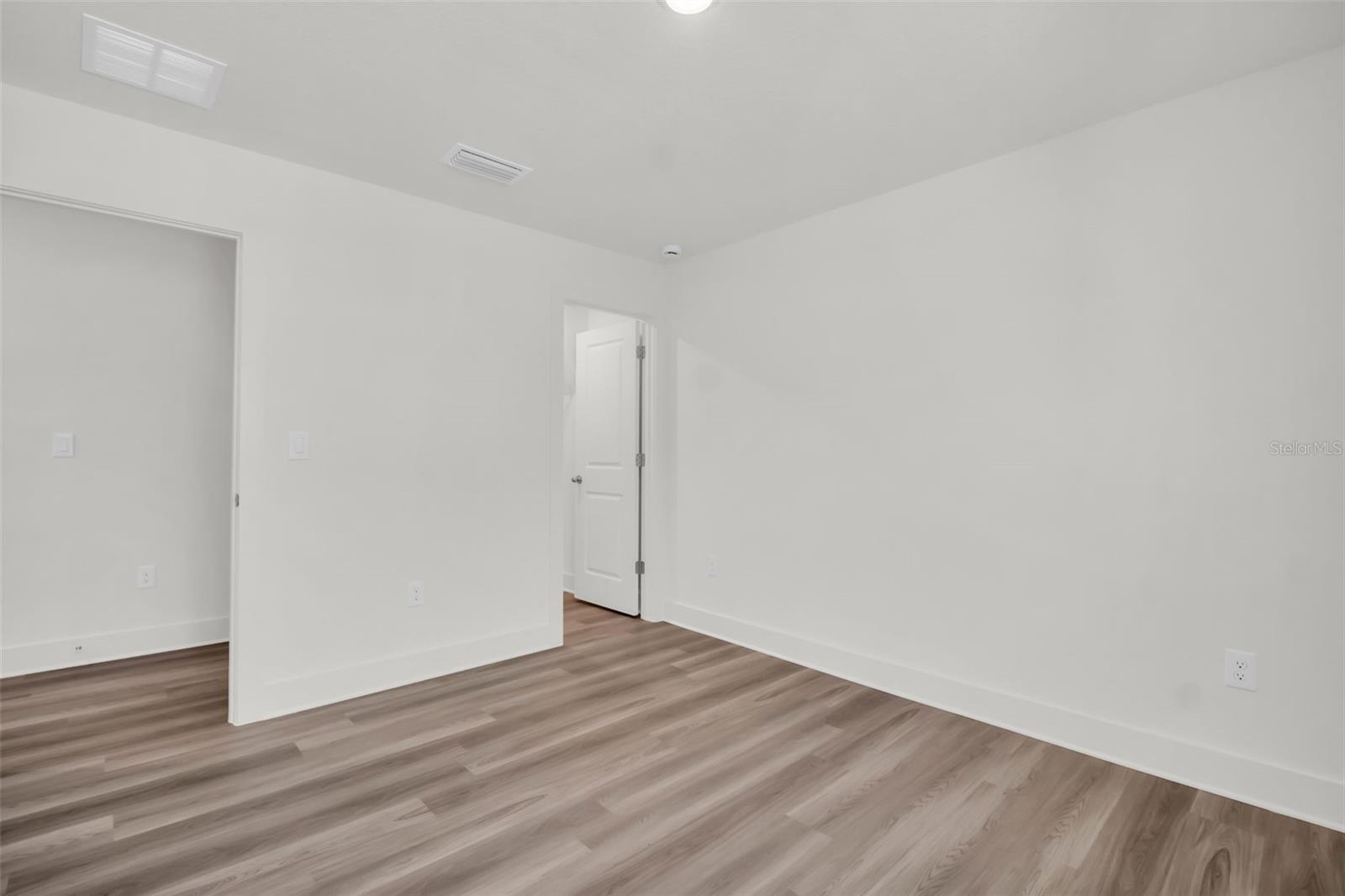 Image 15 of 30 For 7963 Chandler Lake Court